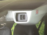 【アイサイトVer3】前方の車両等を検知し、衝突しそうな時は警報で注意を促し、ブレーキを踏む力をサポート。ブレーキを踏めなかった場合は衝突被害軽減ブレーキが作動、衝突回避をサポートします。