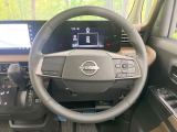 インテリアに合わせたデザインのステアリングは、運転される方のことも考え、運転しやすい形状、大きさです。是非一度、実際に触ってお確かめください。