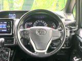 【純正革巻きステアリング】上質な革を使用することで、手にしっかり馴染みとても運転しやすいハンドルです♪