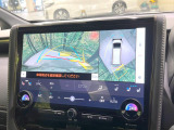【パノラミックビューモニター】専用のカメラにより、上から見下ろしたような視点で360度クルマの周囲を確認することができます☆死角部分も確認しやすく、狭い場所での切り返しや駐車もスムーズに行えます。
