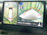 【アラウンドビューモニター】専用のカメラにより、上から見下ろしたような視点で360度クルマの周囲を確認することができます☆死角部分も確認しやすく、狭い場所での切り返しや駐車もスムーズに行えます。