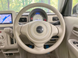 インテリアに合わせたデザインのステアリングは、運転される方のことも考え、運転しやすい形状、大きさです。是非一度、実際に触ってお確かめください。