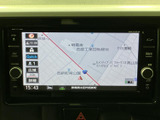 目的地までのルートを視覚的に確認でき、運転中の不安を軽減してくれる頼れるナビゲーションシステムを搭載しています。スムーズなカーナビをお楽しみください。