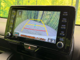 【バックカメラ】駐車時に後方がリアルタイム映像で確認できます。大型商業施設や立体駐車場での駐車時や、夜間のバック時に大活躍!運転スキルに関わらず、今や必須となった装備のひとつです!