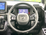 インテリアに合わせたデザインのステアリングは、運転される方のことも考え、運転しやすい形状、大きさです。是非一度、実際に触ってお確かめください。