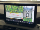 【パノラミックビューモニター】専用のカメラにより、上から見下ろしたような視点で360度クルマの周囲を確認することができます☆死角部分も確認しやすく、狭い場所での切り返しや駐車もスムーズに行えます。
