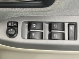 【電動格納ミラー】サイドミラーは電動格納式となっており、狭い駐車場でもキズがつくリスクを抑えられます。