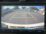 駐車や後退時の安全をサポートするバックモニター。後方の状況を把握しやすく、安心して運転できます。
