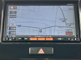 鮮明な地図表示で、安全運転をサポート。最新の交通情報も確認でき、スムーズなルート選択をアシストします。