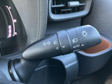 操作しやすいウインカーレバー。安全確認をサポートし、スムーズな車線変更に役立ちます。