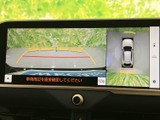 駐車時の安全をサポートする、広角映像を映し出すバックモニターです。周囲の状況をしっかり確認でき、安心して後退操作が可能です。