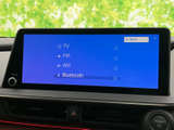 多彩なオーディオソースに対応し、お好みの音楽を手軽に楽しめます。ラジオ、CD、USBなど、様々なメディアで音楽を満喫しましょう。