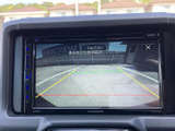 鮮明なモニター画面で、安全運転をサポートします。駐車時の後方確認もスムーズに行えます。映像をクリアに確認でき、安心です。