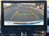 後退時の安全をサポート。車両後方の状況を把握しやすく、スムーズな駐車や万が一の事故を防ぎます。