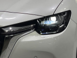 【LEDヘッドライト】悪天候や夜間走行時も良好な視界を確保し安心して運転できる高輝度LEDヘッドライトを装備!点灯速度が早く、消費電力も抑えられています。