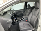 運転席周りの収納も充実しており、細々とした荷物を整理しやすい設計です。快適なドライブをサポートする工夫が満載です。