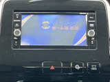 停車時に映像を楽しめるTV画面。移動を終えて休憩する際に、テレビ番組を視聴できます。家族みんなで楽しめるひとときを演出します。