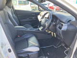 上質な素材が施されたドアトリムが、車内空間をワンランクアップさせています。手触りの良さが、快適なドライブを演出します。