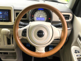 インテリアに合わせたデザインのステアリングは、運転される方のことも考え、運転しやすい形状、大きさです。是非一度、実際に触ってお確かめください。