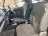 ドライバーズシートは、運転しやすい設計で、快適なドライビングポジションを実現します。操作性も良好です。