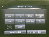 豊富なソースからお好みの音楽を楽しめます。ラジオ、CD、USBなど、様々なメディアに対応。ドライブ中の気分転換に最適です。
