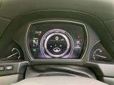 運転に必要な情報を分かりやすく表示するメーター。視認性の高いデザインで、ドライビングをサポートします。