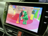 停車時にテレビ放送を視聴可能。お子様連れのご旅行やちょっとした休憩時間に便利です。豊富なチャンネルからお好きな番組を選べます。