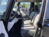 運転席からの視界が広く、運転操作も楽々。安心して運転を楽しめます。