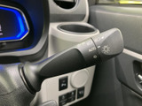 視認性の高いウインカーレバーは、安全な車線変更をサポート。確かな操作感で安心です。