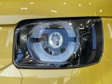 【LEDヘッドライト】悪天候や夜間走行時も良好な視界を確保し安心して運転できる高輝度LEDヘッドライトを装備!点灯速度が早く、消費電力も抑えられています。