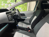 シンプルで使いやすいドアトリム。視認性の高い操作系が、スムーズな運転操作をサポートします。機能性とデザイン性を両立した空間です。