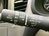 視界を良好に保つ、ワイパー操作レバー。雨天時でも安全運転をサポートします。