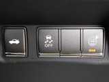 ★使いやすさや安全性を追求したステアリング周り!高級車ゆえにスイッチ類が多いのも特徴ですね!考え尽くされた配置ですぐに使いこなす事が出来ますのでご安心下さい!是非、体感してみて下さい!!