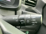 直感的な操作で、安全な走行をサポート。周囲へのアピールも効果的で、スムーズな車線変更を可能にします。
