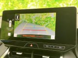 バックカメラ映像を大画面で確認でき、駐車や後退時の安全を確保。運転支援機能と連携し、より安心感のある操作を実現します。