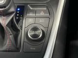 ブレーキを踏んで停車するとブレーキ状態が保持される便利なブレーキホールド付き!