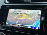 駐車や後退時の安全をサポートするバックモニター。後方の状況を映像で確認できるため、初心者の方でも安心して運転できます。狭い場所でも安心です。
