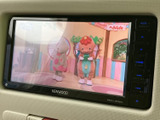停車時に、お子様向けのコンテンツなどを楽しむことができます。移動時間も、家族みんなで快適なひとときを過ごせます。