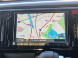 鮮明な地図表示で、現在地や周辺情報を手軽に確認できます。スムーズなナビ操作で、安心して目的地へ向かいましょう。