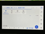 鮮明な画面で、目的地までのルート確認や音楽を楽しめます。使いやすいインターフェースで、スムーズな操作が可能です。