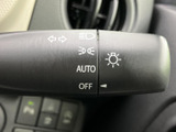 直感的な操作で、安全な車線変更をサポートします。視認性の高いデザインで、周囲の車へのアピールも効果的です。