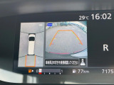 【アラウンドビューモニター】専用のカメラにより、上から見下ろしたような視点で360度クルマの周囲を確認することができます☆死角部分も確認しやすく、狭い場所での切り返しや駐車もスムーズに行えます。