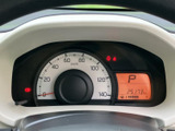 走行距離や燃料残量など、運転に必要な情報をひと目で確認できます。見やすい表示で、安全運転をサポートします。