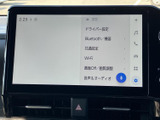 高機能なナビゲーションシステムとオーディオが一体となったユニットで、目的地設定や音楽再生をスムーズに行い、快適なドライブをサポートします。
