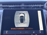 駐車時や後退時の安全をサポート。映像をチェックしながら、スムーズな操作を支援し、万が一のリスクを軽減します。
