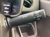 操作感にこだわったウインカーレバー。スムーズな操作で、安全な車内での運転をサポートします。必要な機能を備えています。