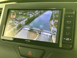 停車時に映像を楽しめるエンターテイメント機能。休憩時間や待ち合わせの際に、ご家族で楽しめるひとときを提供します。