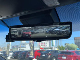 【デジタルインナーミラー(トヨタ)】車両後方カメラの映像をルームミラーに映すことが出来ます。 そのため、後席に人や荷物があって後方が見えづらい場合でもしっかり視界を確保することが出来ます。