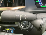 視界をクリアにするワイパー操作は、安全運転の基本。雨天時でも快適なドライビングをサポートします。