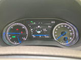 スタイリッシュなデザインのメーターで、車両情報を分かりやすく表示します。運転状況を一目で確認でき、安全運転をサポートします。